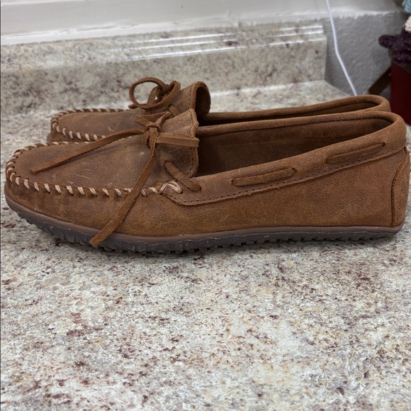 Minnetonka Men\'s 22 tie tread Brown Suede Moccasin Loafers main image 4